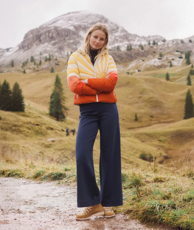 H2 W Sunbeam Puffer Jacket Warm Burst F3 Nova Mock Neck Sweatshirt Navy F3 Nova Wide Leg Pant Navy 10632 Final web 768x911